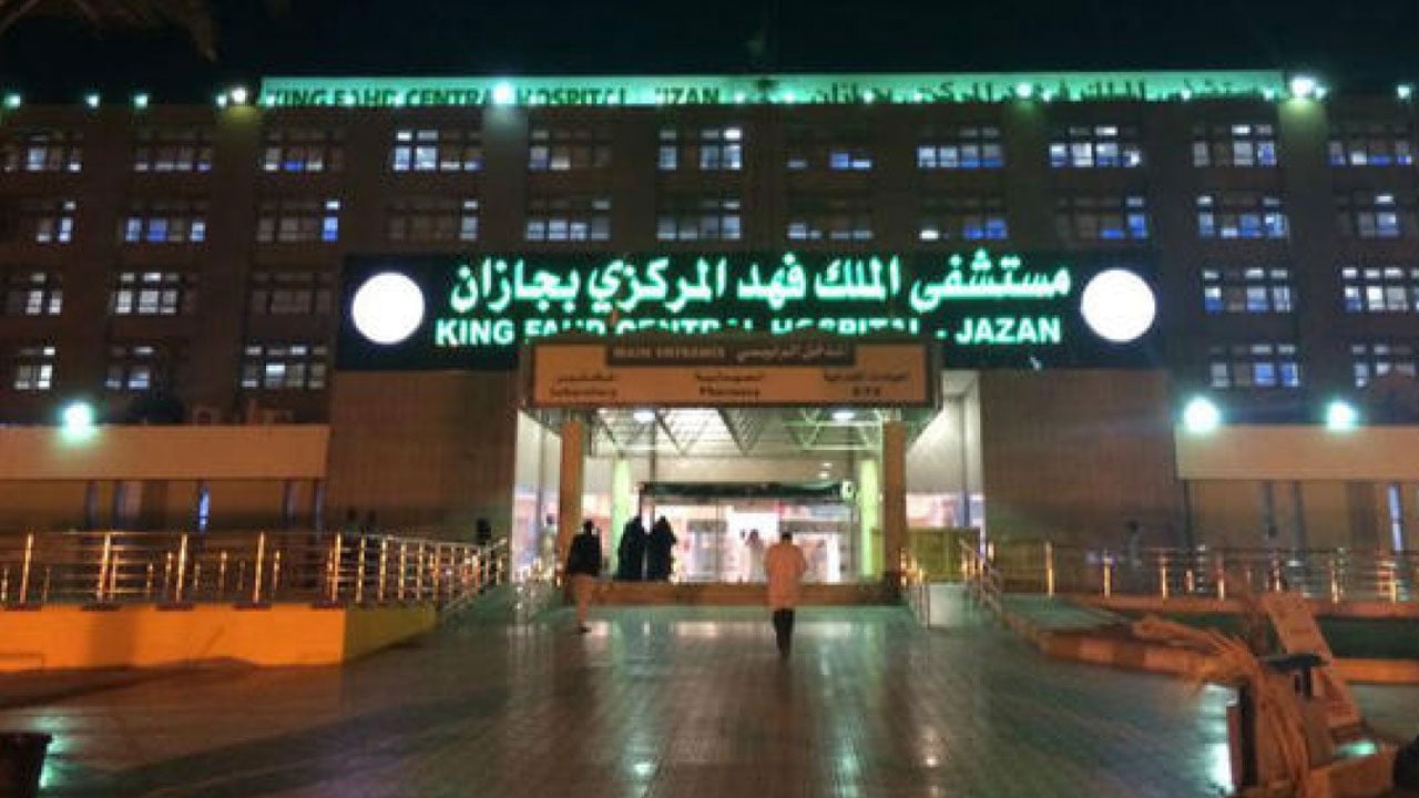 إزالة تجمع مائي مُزمن على رئة مريض بالمنظار في جازان