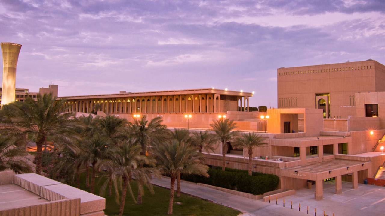 لجنة القبول الموحد تحدد موعد التقديم للجامعات الحكومية وتقنيات الرياض