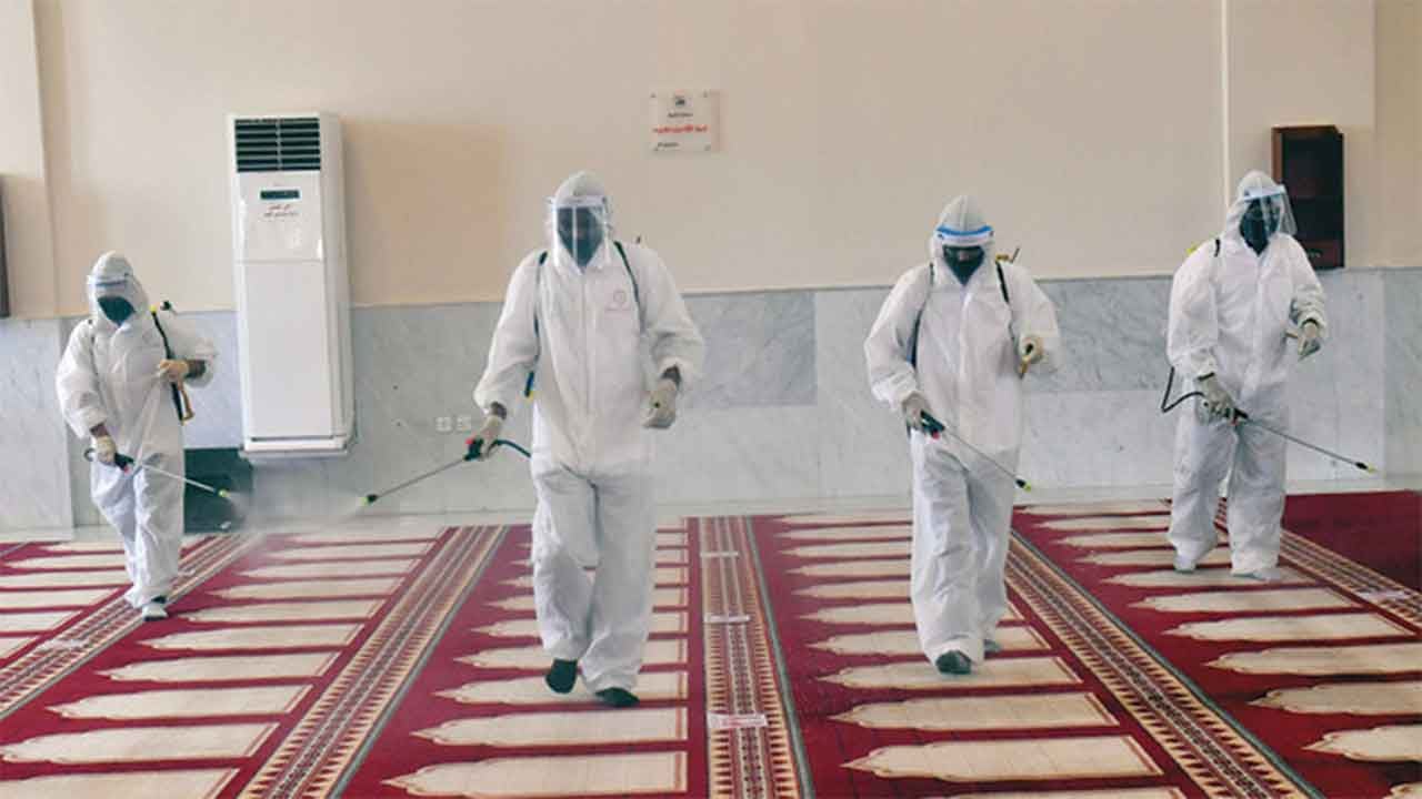 للوقاية من كورونا.. تعقيم مساجد ومصليات فروع الموارد بالرياض