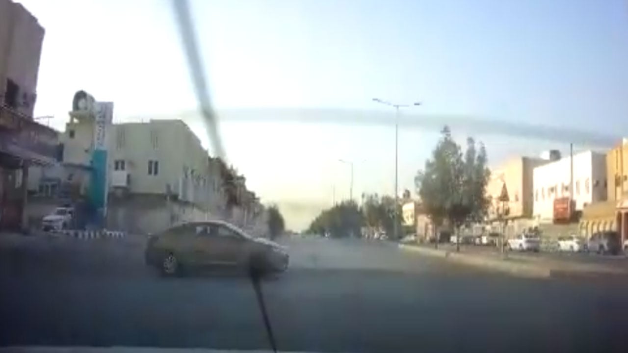 واقعة التفحيط بـ«الالنترا» تستفزُّ مشاهدي الفيديو.. ومغردون يردون بـ«راعي_الالنترا»
