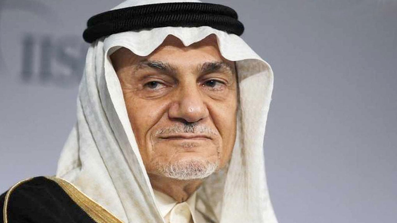 بالفيديو.. الأمير تركي الفيصل يروي تفاصيل يوم وفاة والده وكيف نقل الخبر لوالدته