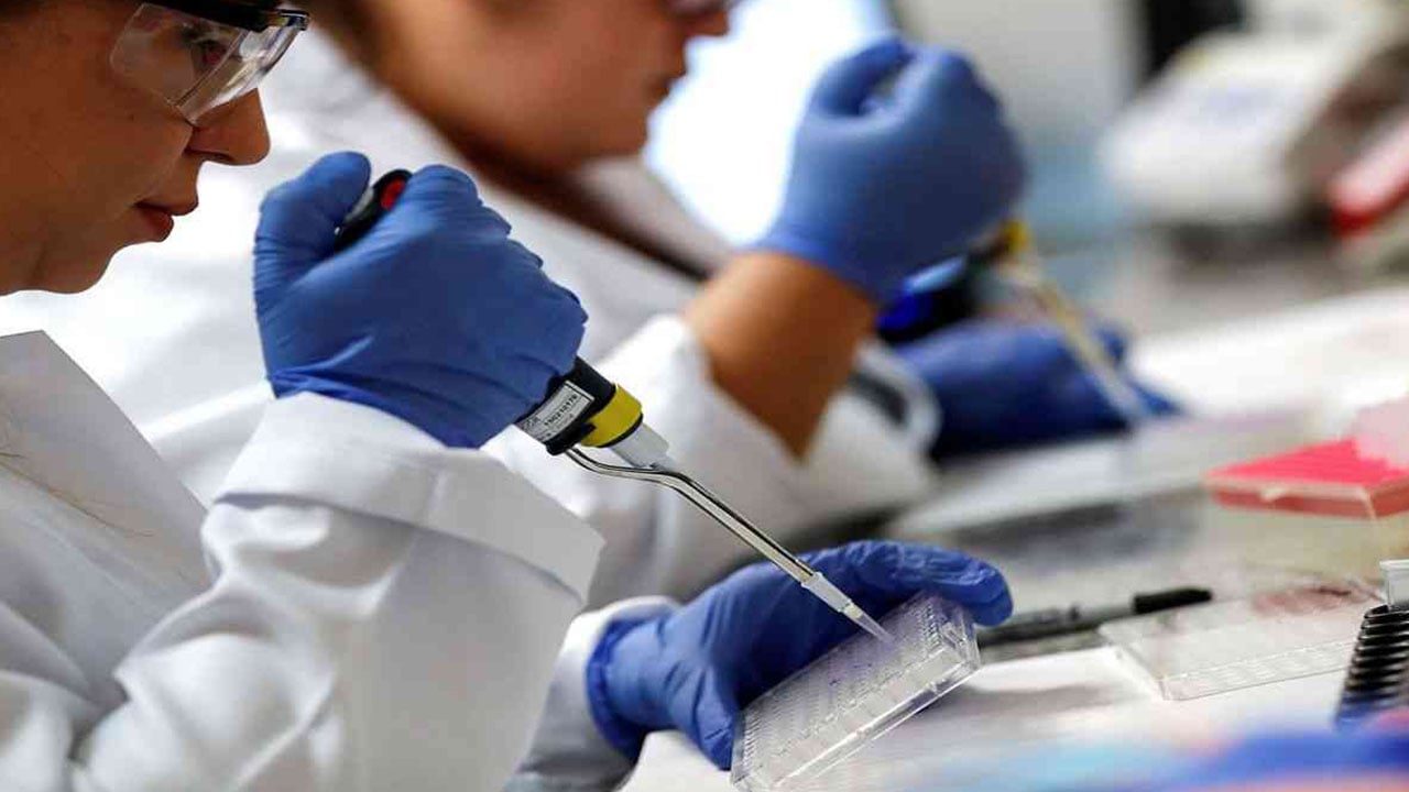 بدء المرحلة النهائية لاختبار اللقاح الروسي المضاد لفيروس كورونا