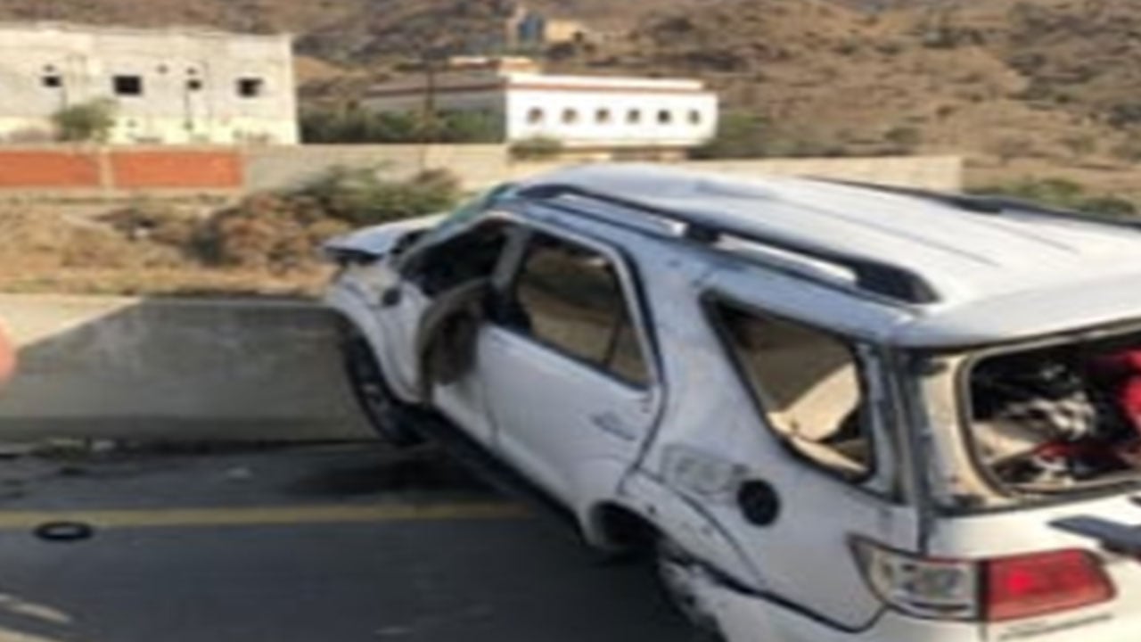 الهلال الأحمر: إنقاذ شابين تعرَّضا لحادث انقلاب