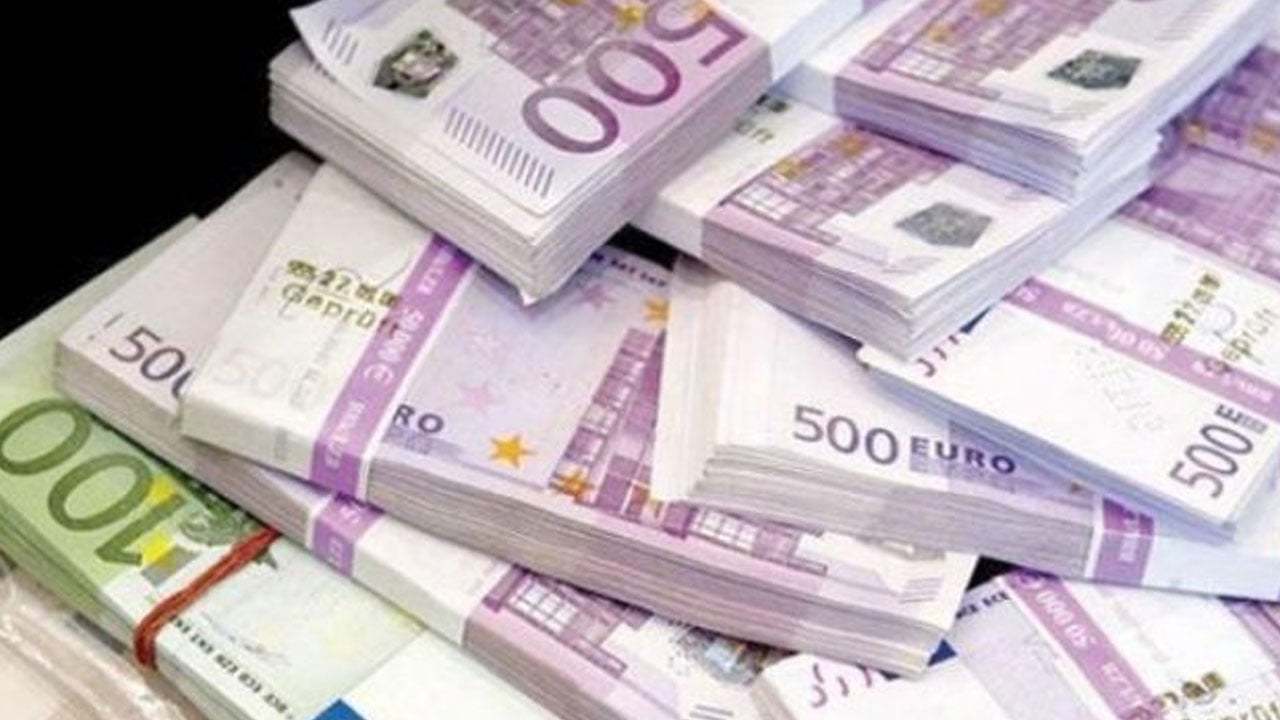 بعد قيامها بتوزيع 233 مليون يورو.. ضبط أكبر شبكة لتزييف الأوراق النقدية