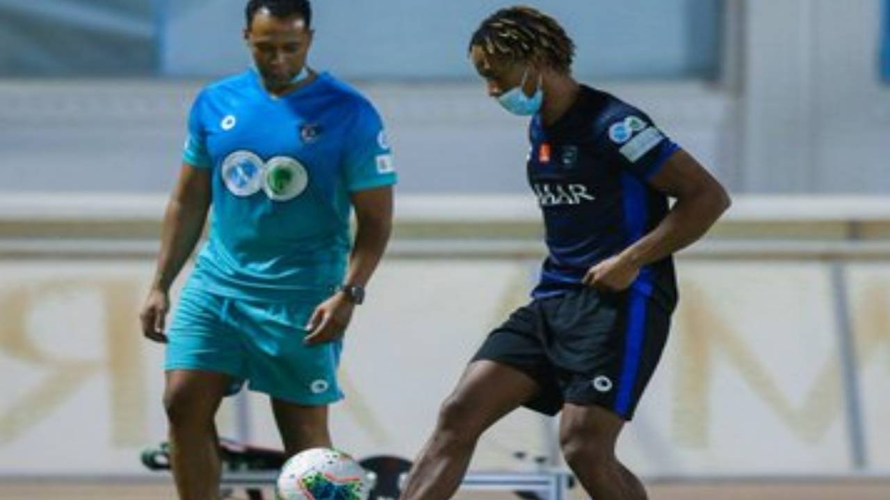الهلال يواصل تدريباته استعدادًا لاستئناف دوري المحترفين في حضور كاريلو