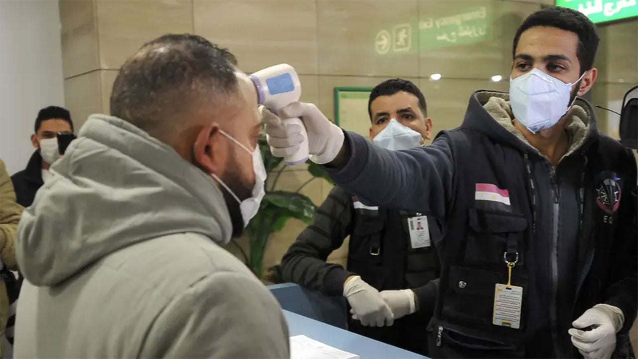 مصر تسجل 63 وفاة.. و698 إصابة جديدة بكورونا