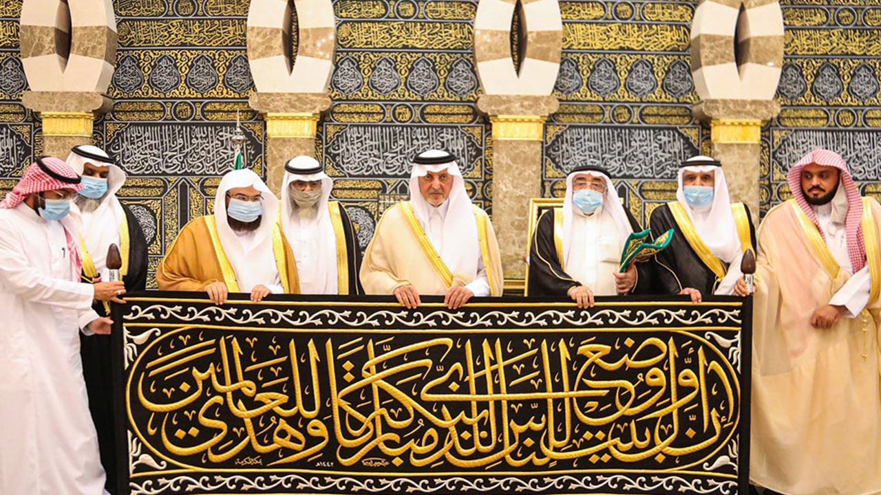 رسميًا.. استبدال كسوة الكعبة المشرفة الخميس المقبل