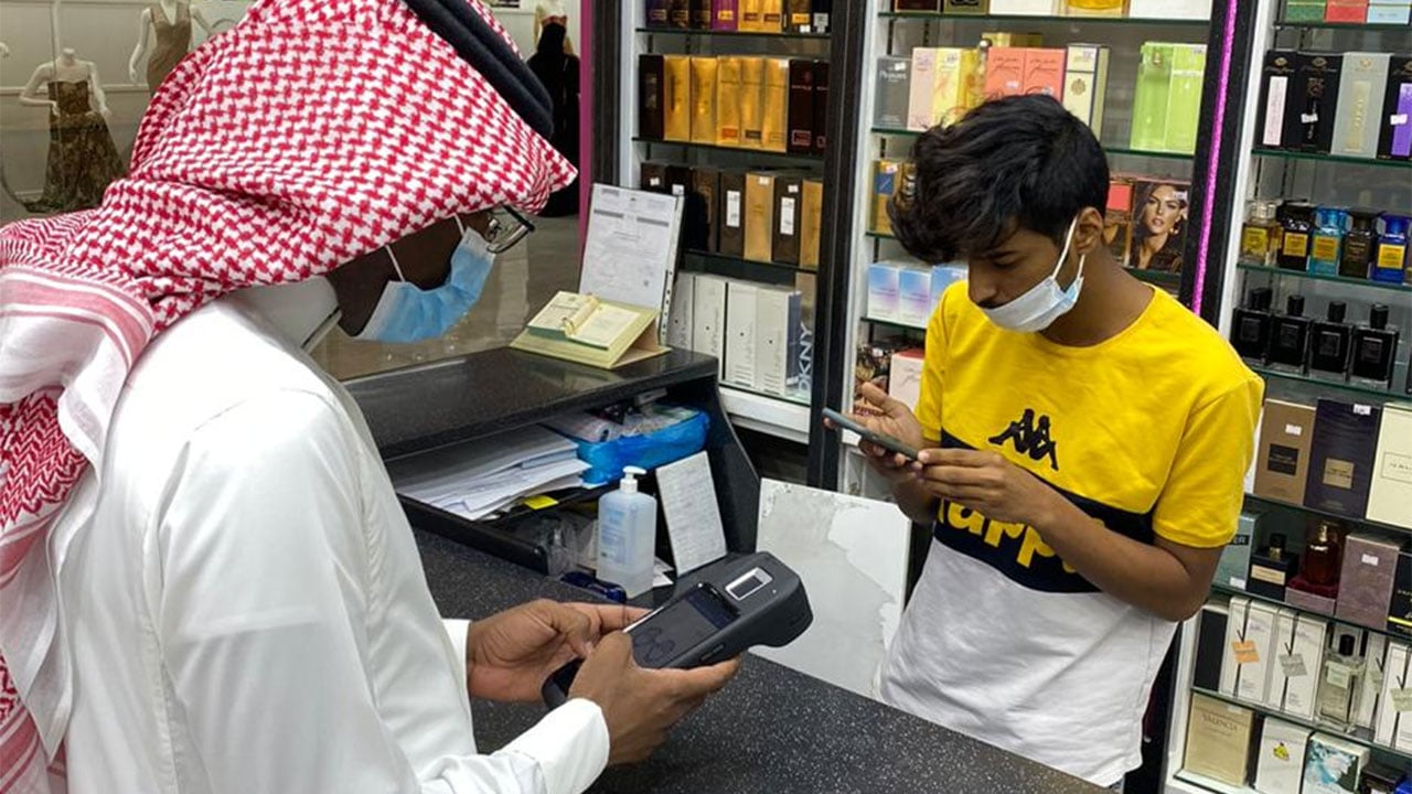 بالصور.. حملات تفتيشية لمتابعة سوق العمل خلال إجازة العيد في الرياض