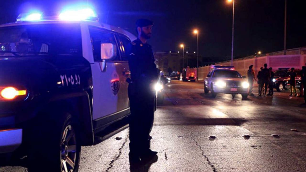 شرطة الطائف: القبض على عمالة وافدة ألقت أثاثًا قديمًا في مياه الأمطار