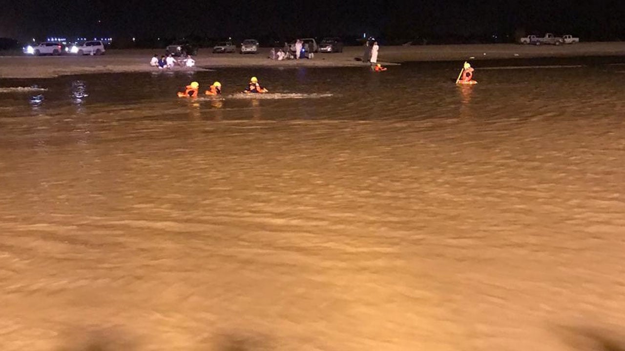 «مدني رنية» ينتشل طفلًا غرق بمستنقع