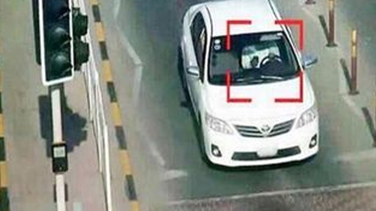 «المرور»: أسبوع ويبدأ تطبيق الرصد الآلي لمخالفتي الحزام والجوَّال بالجوف