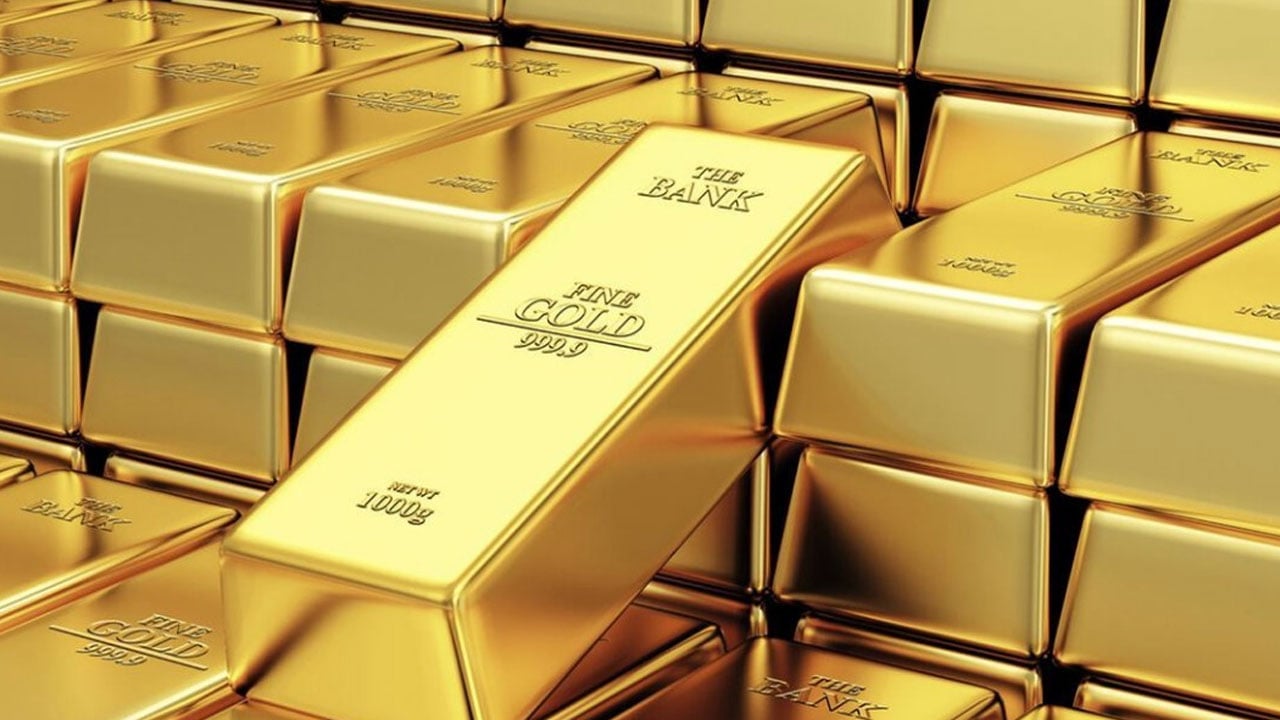 الذهب يتراجع مع تمسك الدولار بمكاسبه.. والأوقية بـ2030.10 دولار