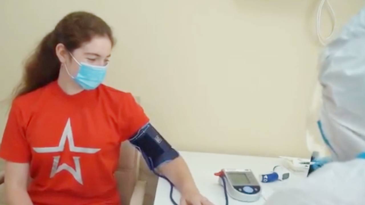 حقيقة ظهور ابنة بوتين في فيديو اللقاح الروسي الجديد لكورونا