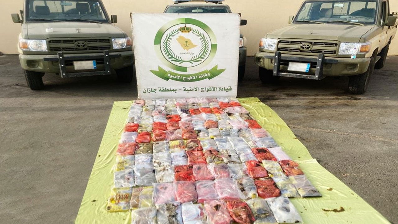 ضبط 107 كيلو جرامات حشيش مخبأة بتجويف صندوق مركبة في جازان