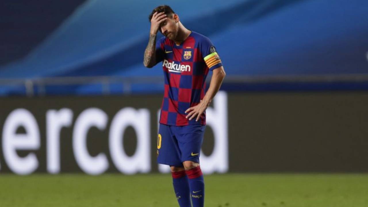 ميسي يُقرر الرحيل عن برشلونة.. هل يتجه للدوري الإيطالي أم الإنجليزي؟
