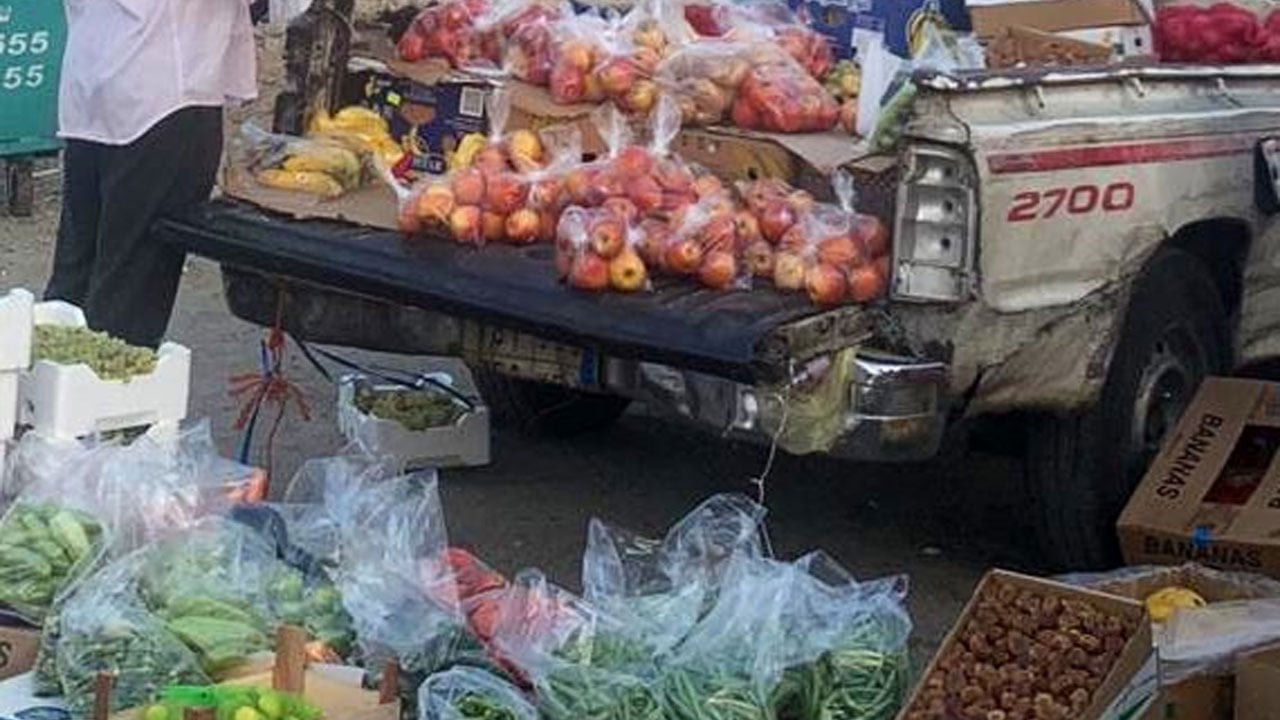بلدية الشرائع تُصادر 110 كجم خضارًا وفواكه في حملة على الباعة الجائلين