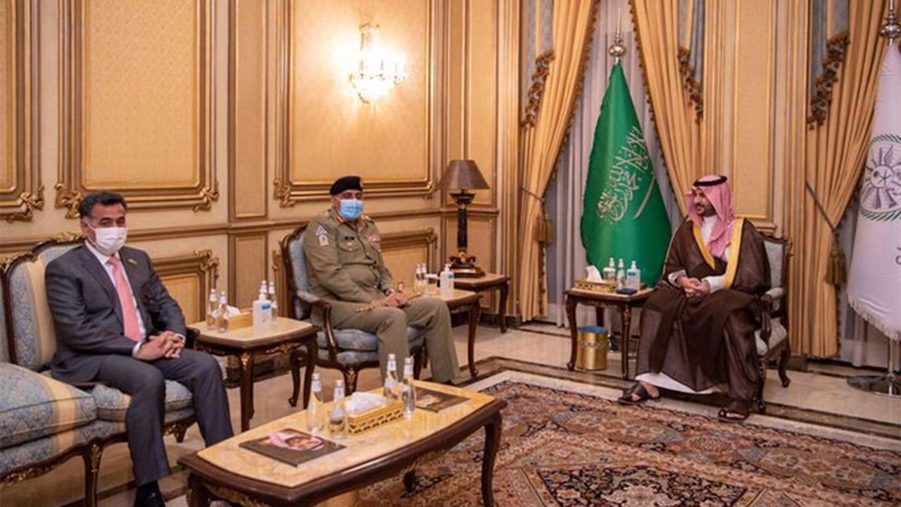 الأمير خالد بن سلمان: تناولت مع قائد الجيش الباكستاني رؤية البلدين لصون الأمن الإقليمي