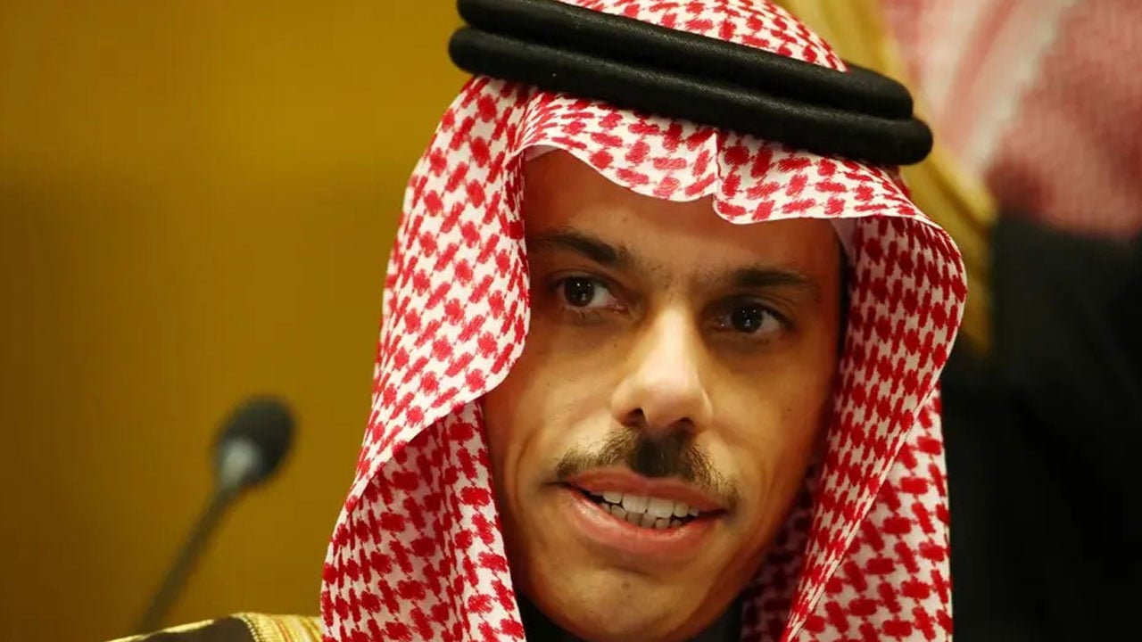 الأمير فيصل بن فرحان: السعودية ملتزمة بخطة السلام العربية