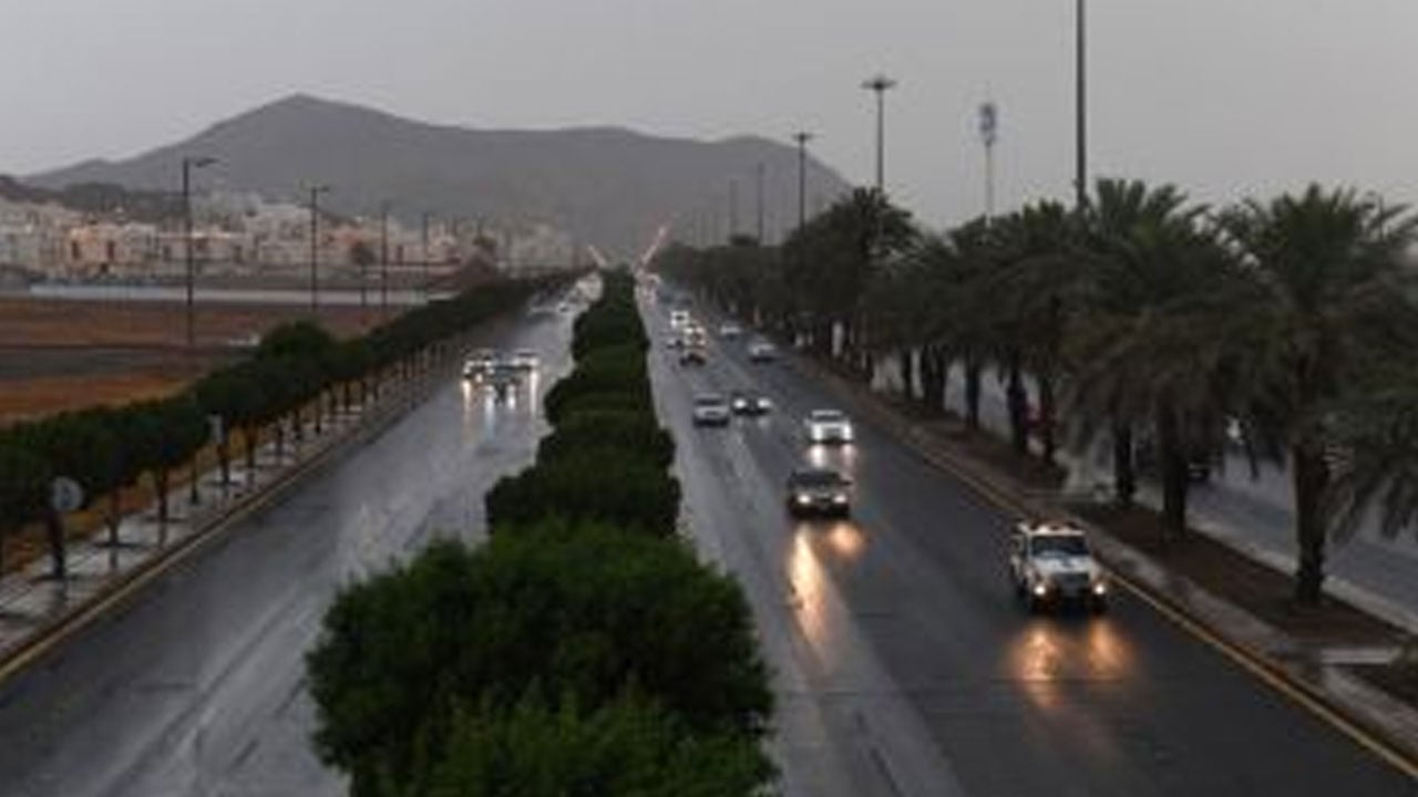 «مدني جازان» يحذر من مخاطر التقلبات الجوية المصاحبة للأمطار