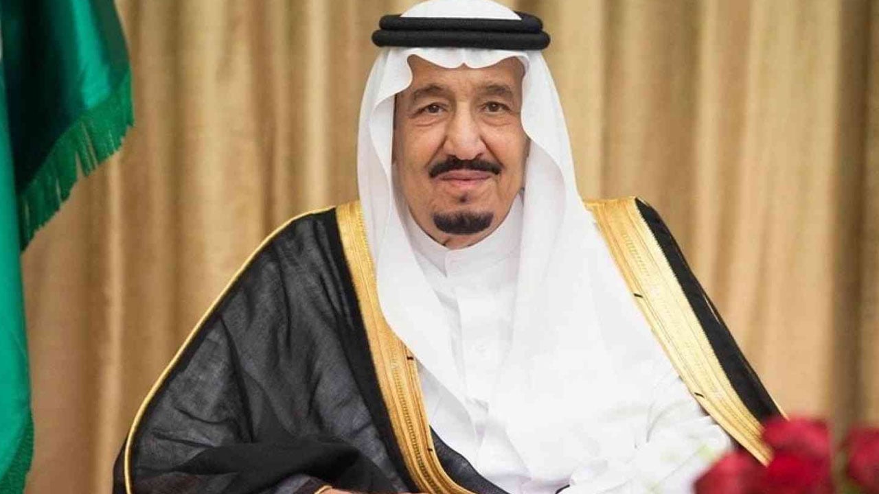 بالأسماء.. منح ميدالية الاستحقاق من الدرجة الثالثة لـ15 مقيمًا