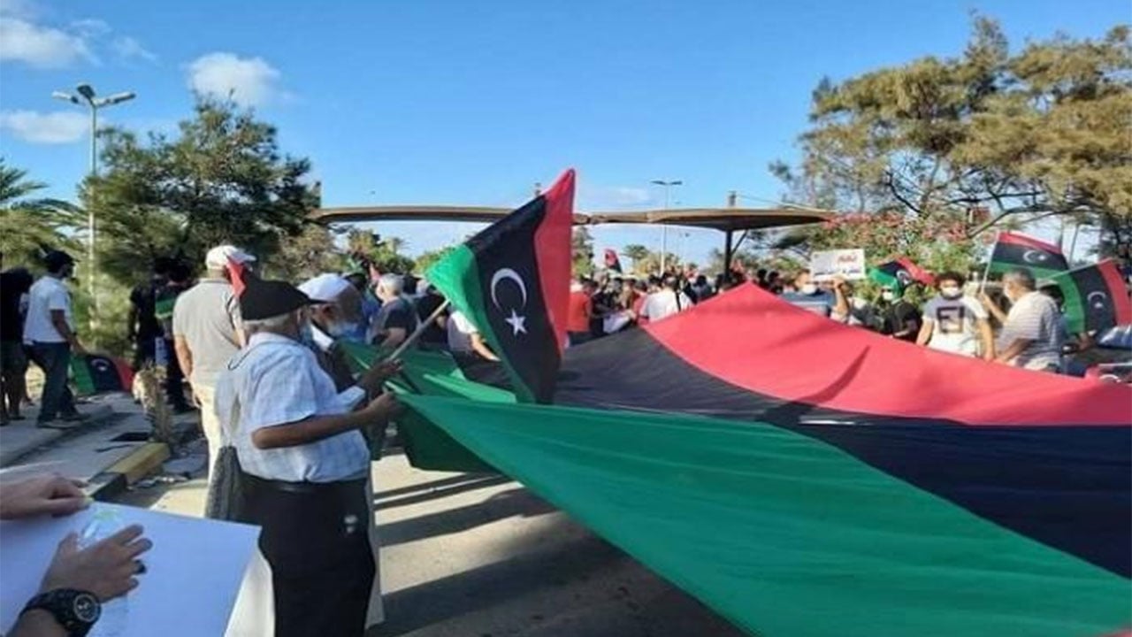 لليوم الرابع.. الغضب الشعبي في ليبيا يُحاصر السراج في طرابلس