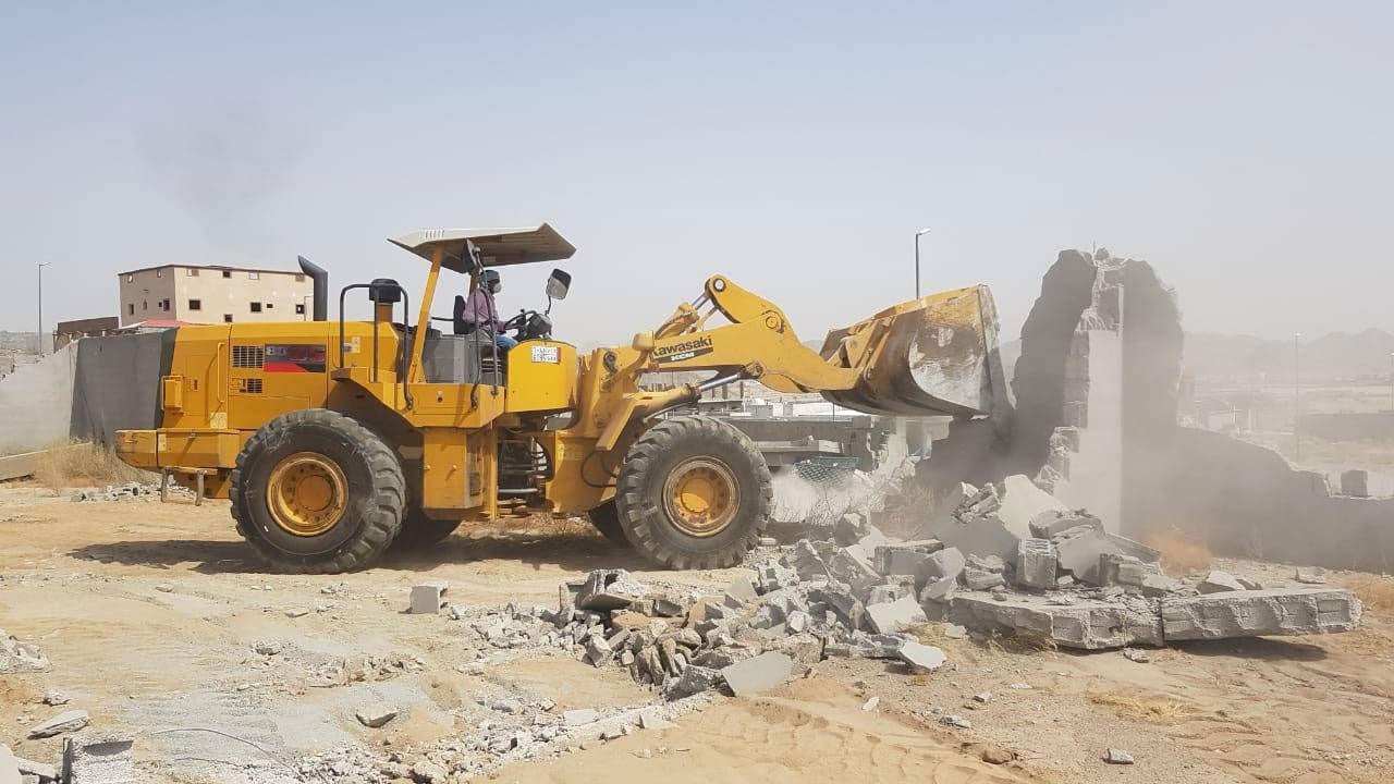 تحرير 20 ألف متر من التعديات على أراضٍ حكومية في قرى العيساوية بالجوف