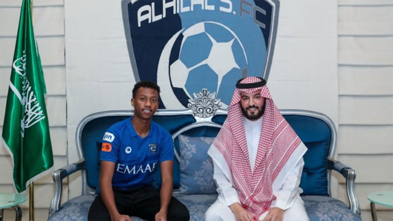 الهلال يجدد عقد ناصر الدوسري لمدة ثلاث سنوات