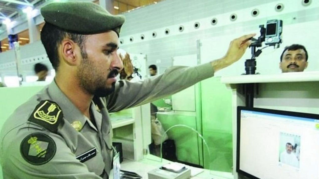 الجوازات السعودية: آلية مشروطة لعودة العمال بعد الخروج النهائي