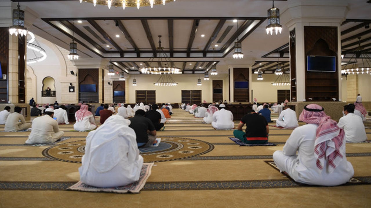 الخطباء يحتفون بـ«التعليم عن بعد» ودور الأسرة في نجاح التجربة