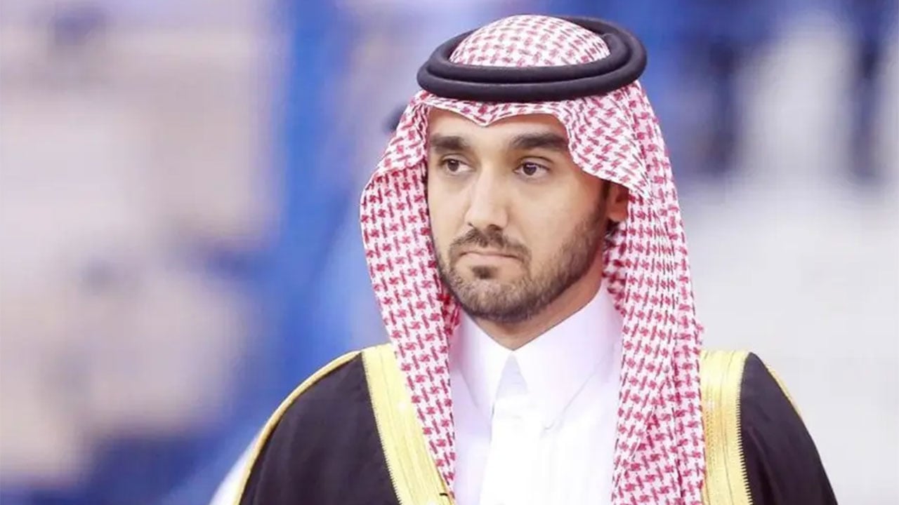 وزير الرياضة يتابع سير العمل بمشروعات أندية جازان