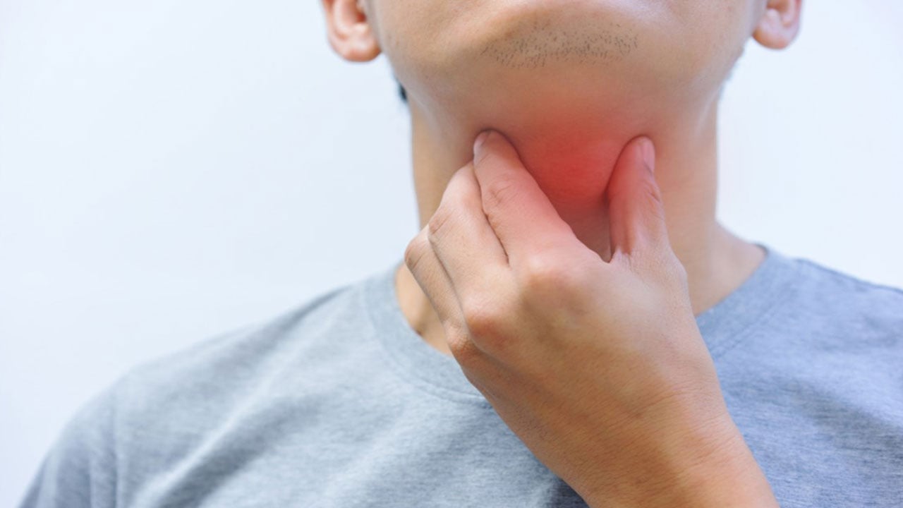 كيف تتخلص من التهاب الحلق بوصفات منزلية سهلة؟.. إليك 5 طرق سهلة