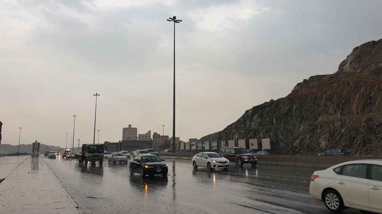 «الجهني» يتوقع موعد أمطار غزيرة وسحب استوائية على مكة المكرمة