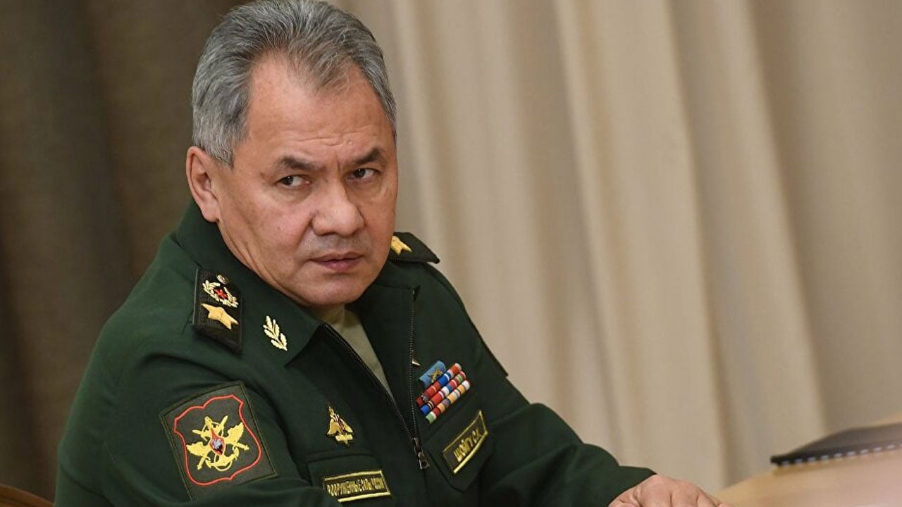 وزير الدفاع الروسي يتلقى لقاح «سبوتنيك v» المضاد لكورونا