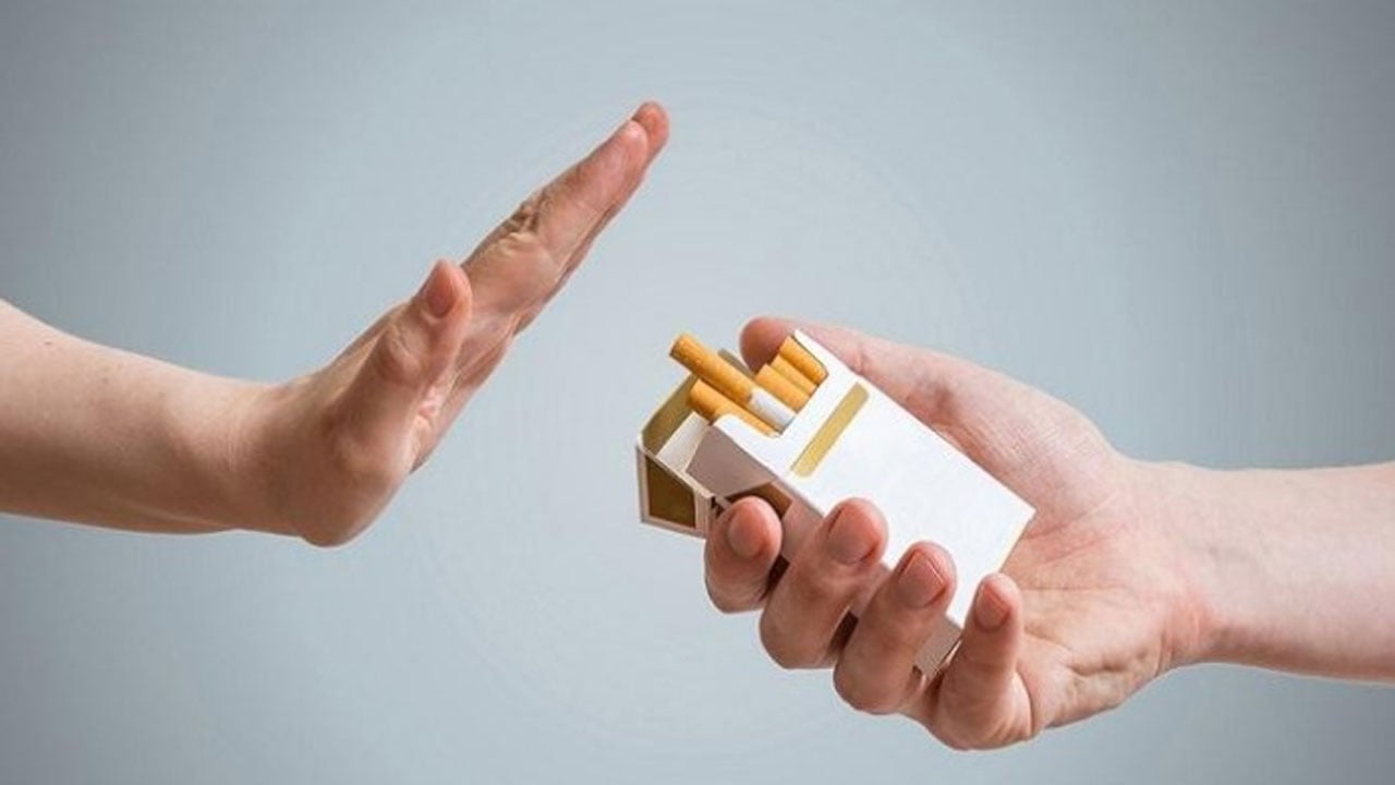 العلماء يحذرون: تدخين 3 سجائر يجعلك عرضه للإصابة بكورونا