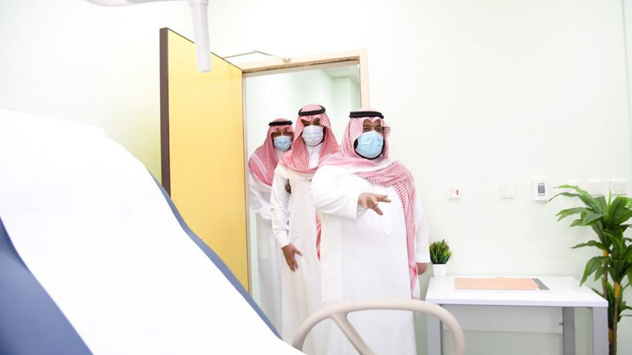 نائب أمير جازان يتفقد أعمال تجهيز المستشفى الجامعي