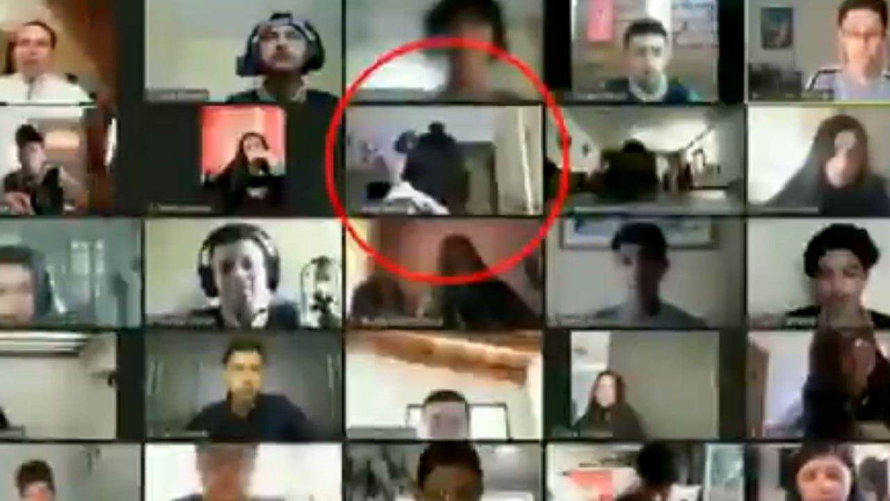 بالفيديو..سطو مسلح على طالبة أثناء درس عبر برنامج «زوم» بالإكوادور