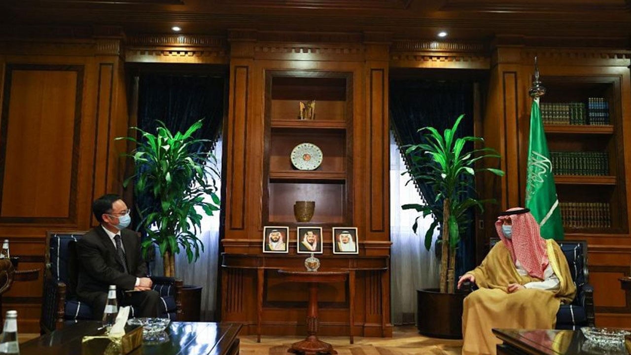 «الأوضاع الإقليمية» تتصدَّر مباحثات وزير الدولة للشؤون الخارجية وسفير الصين
