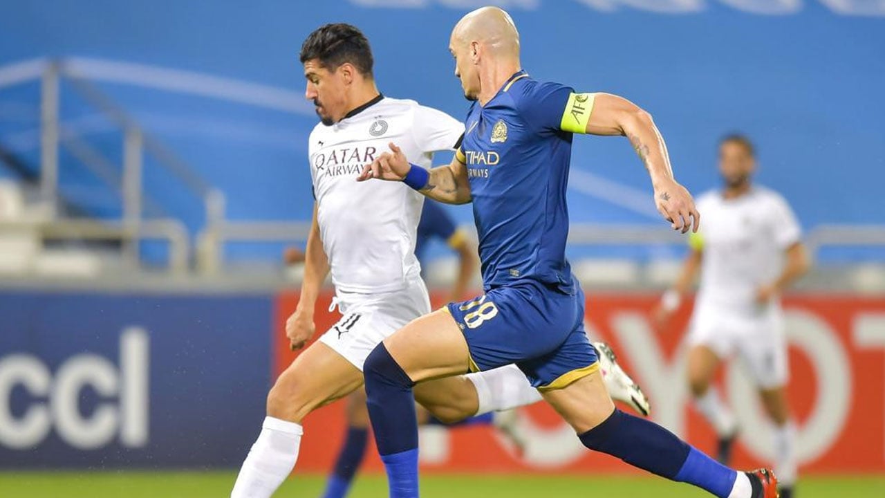 بحركة مثيرة.. لاعب السد القطري يستفز مدرب النصر