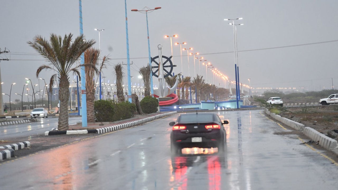 تنبيهات الأرصاد: أمطار وأتربة مثارة في مكة وعسير والباحة 
