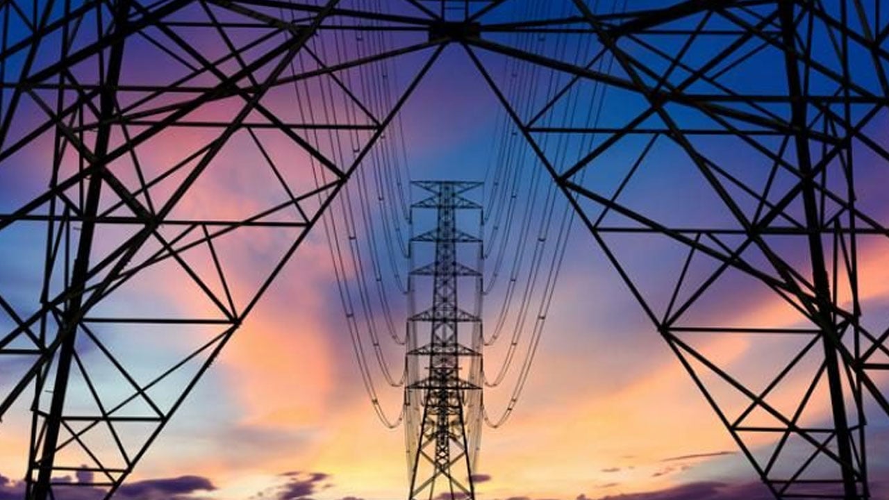 الأردن والعراق يوقعان عقد ربط شبكة الكهرباء وبيعها بين البلدين