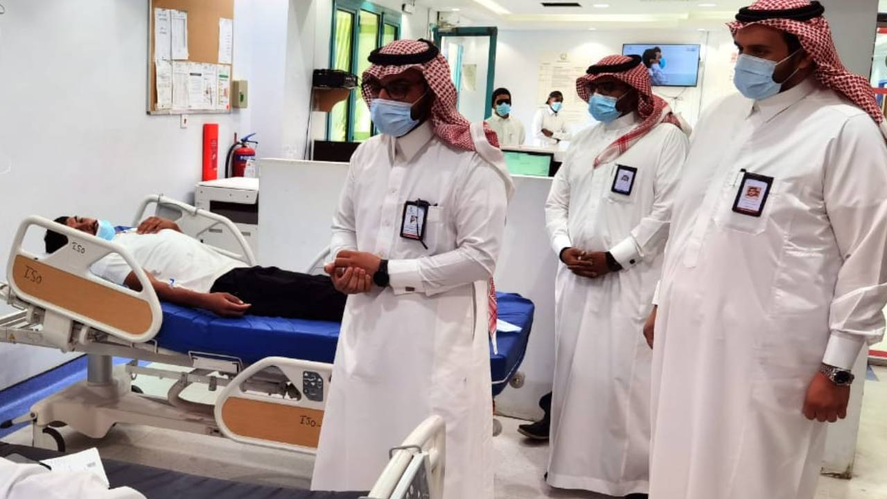 بالصور.. «بلدية العقيق» تصدر بيانًا بشأن حالات التسمم الجماعي وتغلق مطعمًا احترازيًّا