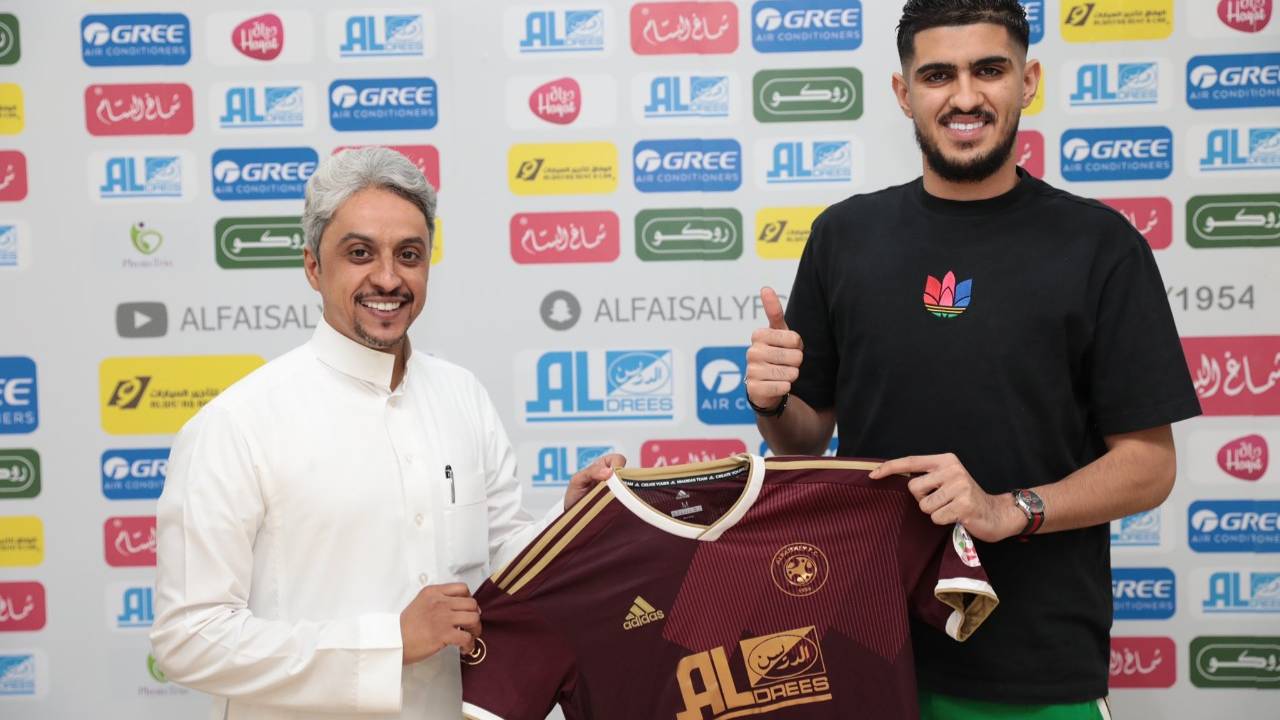 الفيصلي يرمم خط دفاعه بـ«صفقة هلالية».. واللاعب يبدي سعادته بناديه الجديد