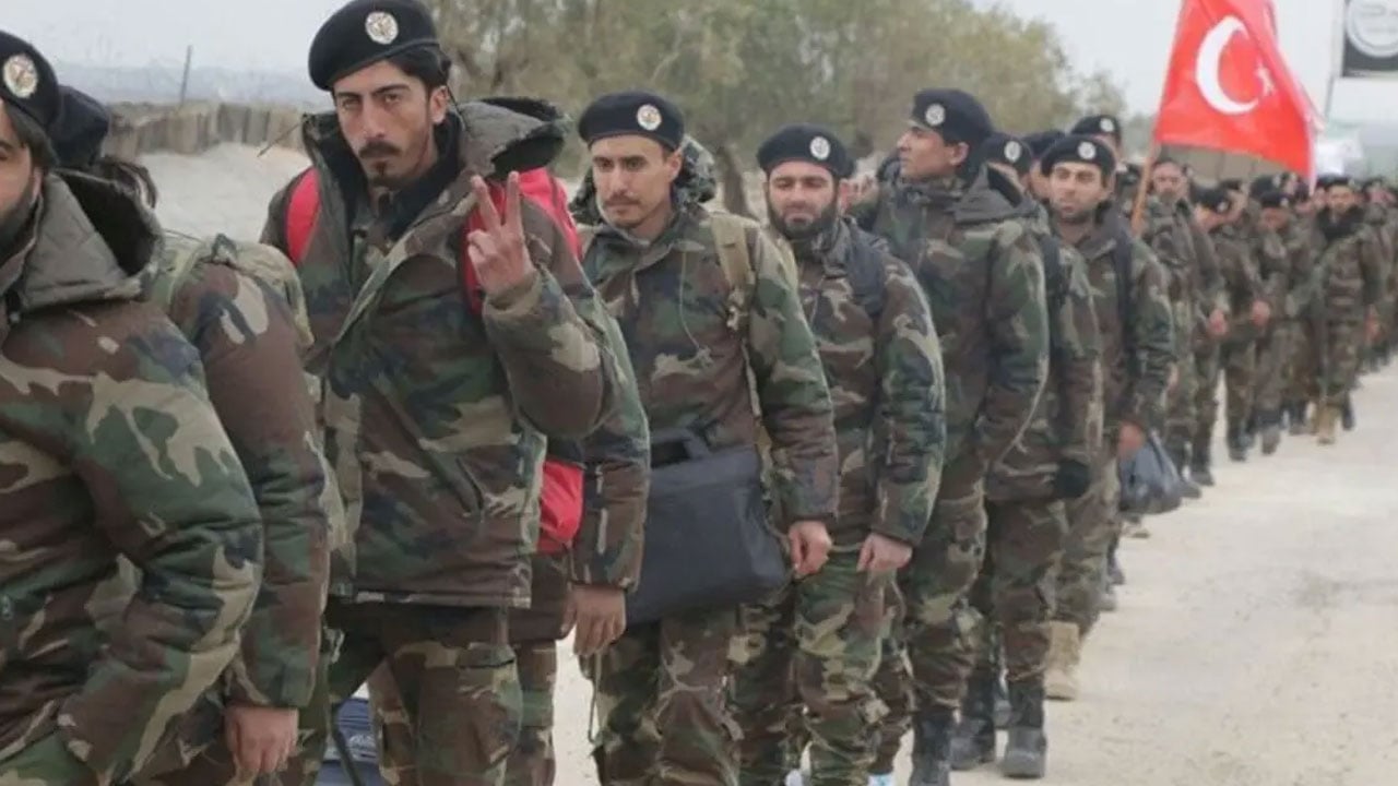 فيديو جديد.. أحد مرتزقة أردوغان يتجول بين الجثث ويوجه شتائم قبيحة للقتلى الأرمن