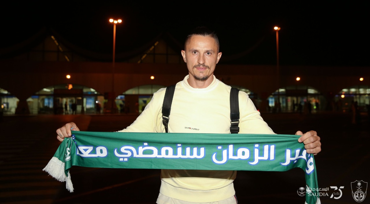 قادمًا من بنفيكا.. وصول الصربي فيجسا إلى جدة لدعم لصفوف الأهلي
