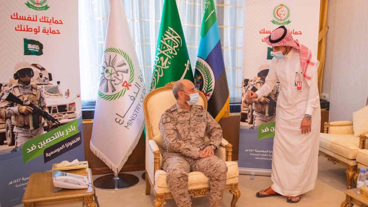 بالصور.. رئيس هيئة الأركان يدشِّن الحملة السنوية للتحصين ضد الإنفلونزا الموسمية