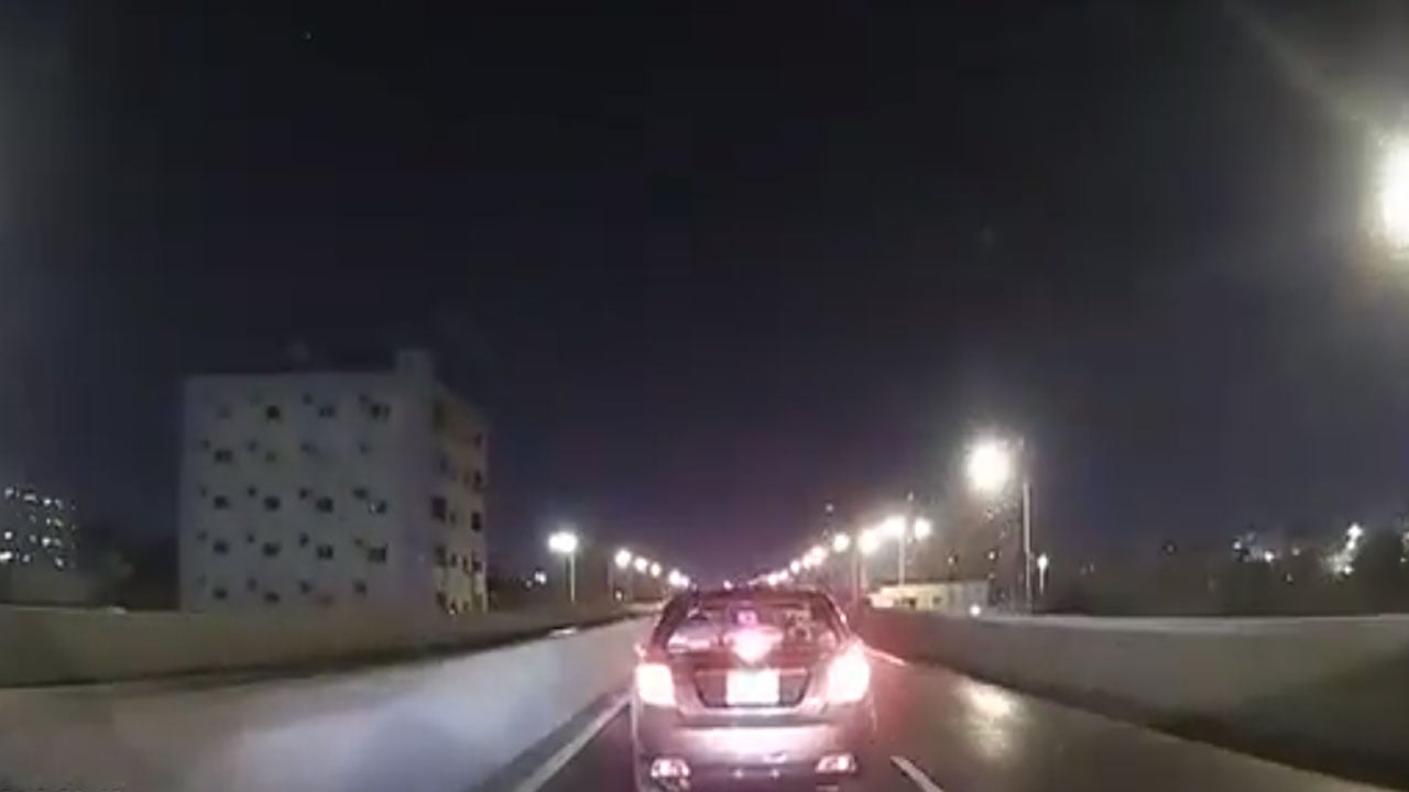 بالفيديو.. المرور يتفاعل مع مواطنة وثَّقت سائقًا متهورًا كاد يتسبب في حادث لها