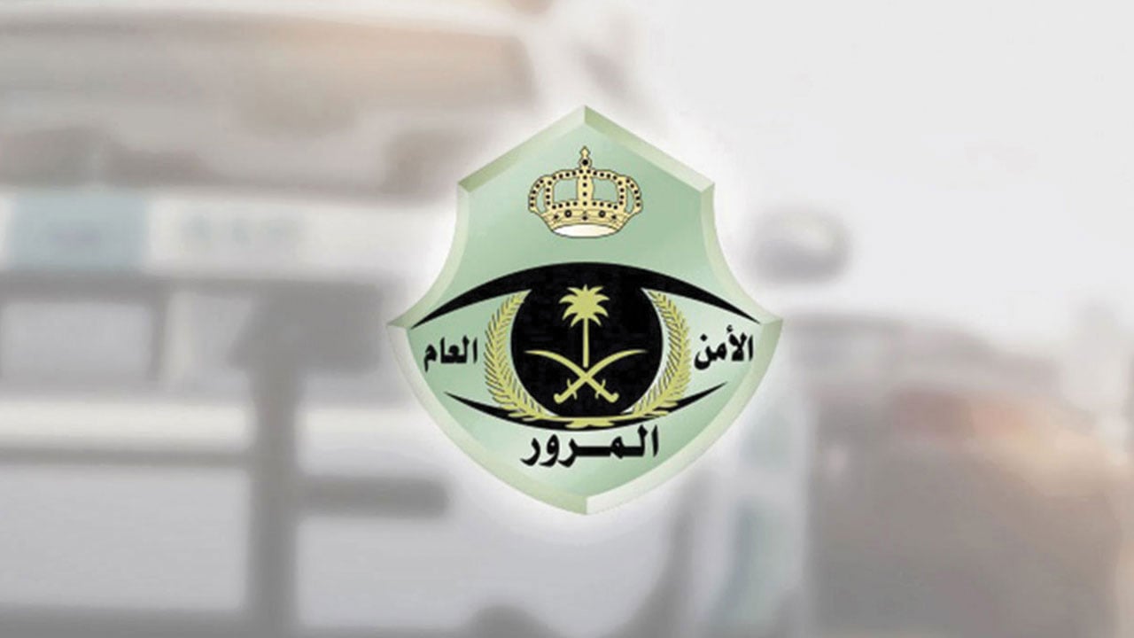 المرور السعودي: «لا يوجد نص يمنع الراكب من استخدام الجوال»