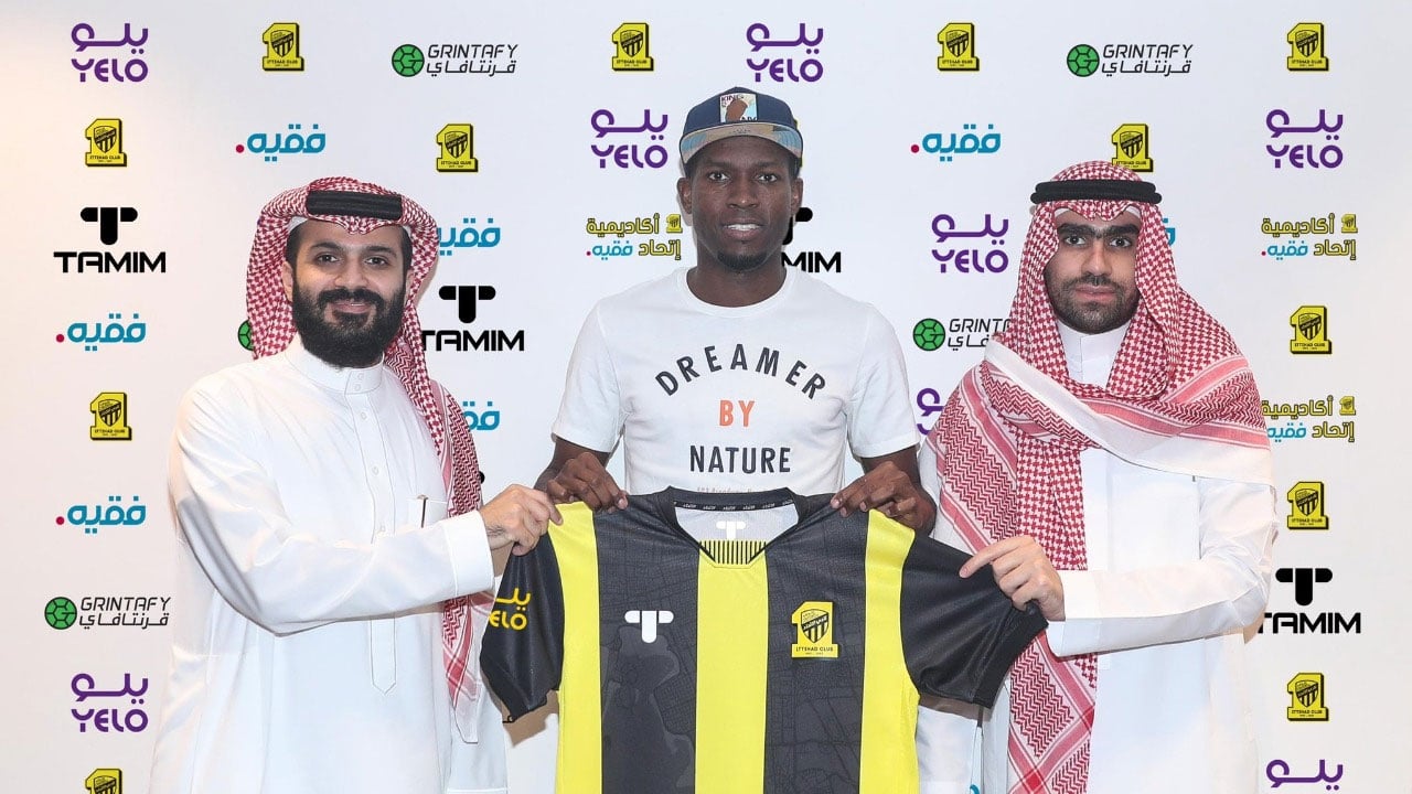 الاتحاد يرمم خط دفاعه بالتعاقد مع عمر هوساوي مجانًا