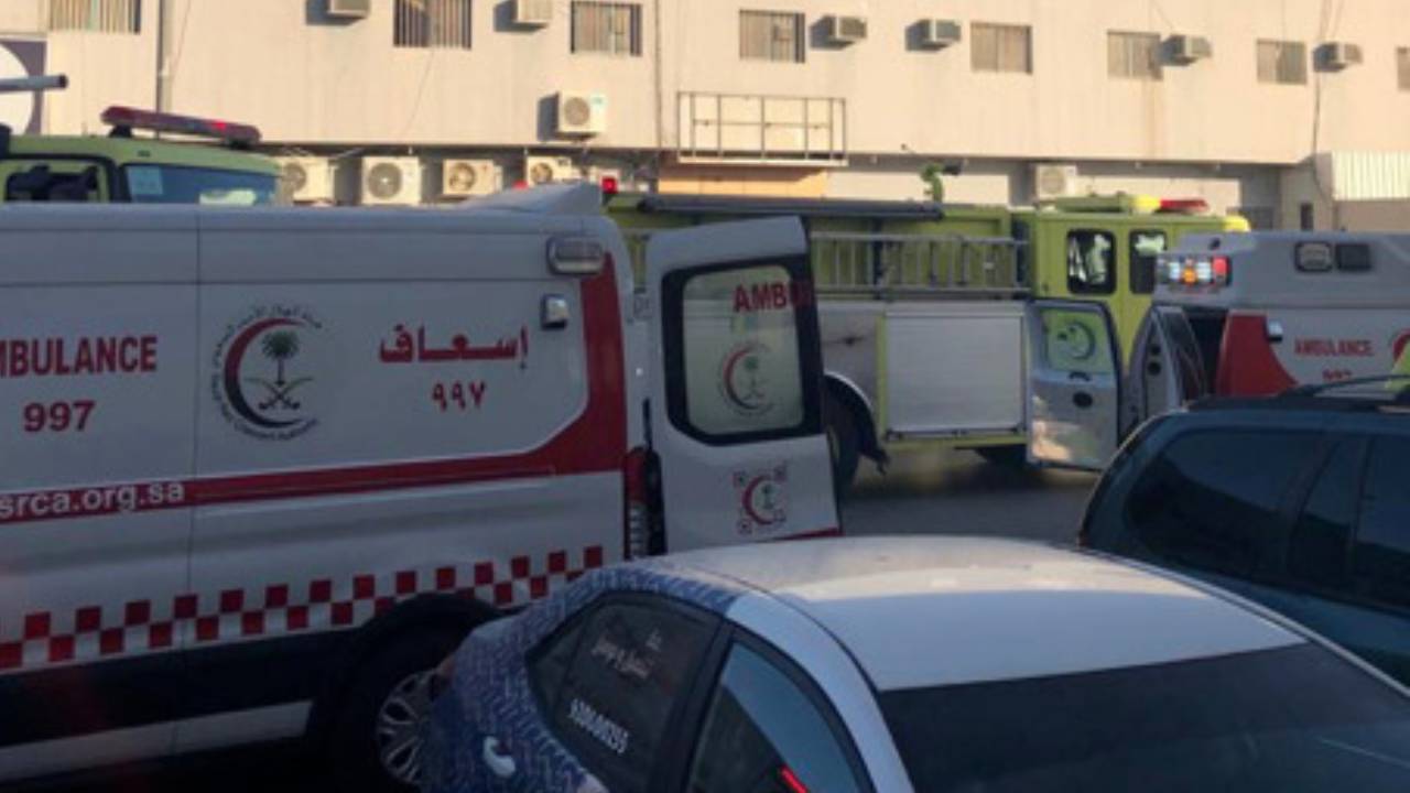 الهلال الأحمر يباشر حريقًا في عمارة سكنية أسفر عن 16 إصابة بالرياض