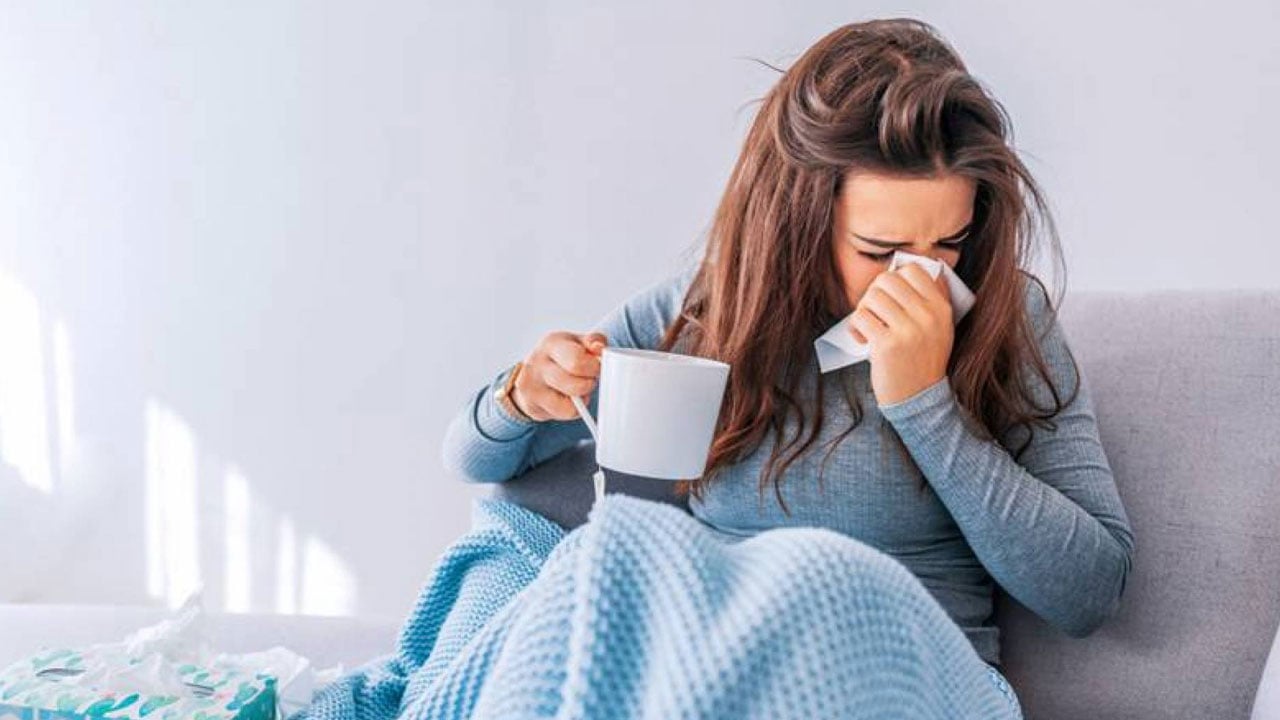 «الصحة» توضح أوجه التشابه والاختلاف بين الإنفلونزا الموسمية وكورونا